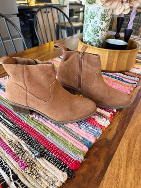 Vionic Tan Suede Ankle Booties